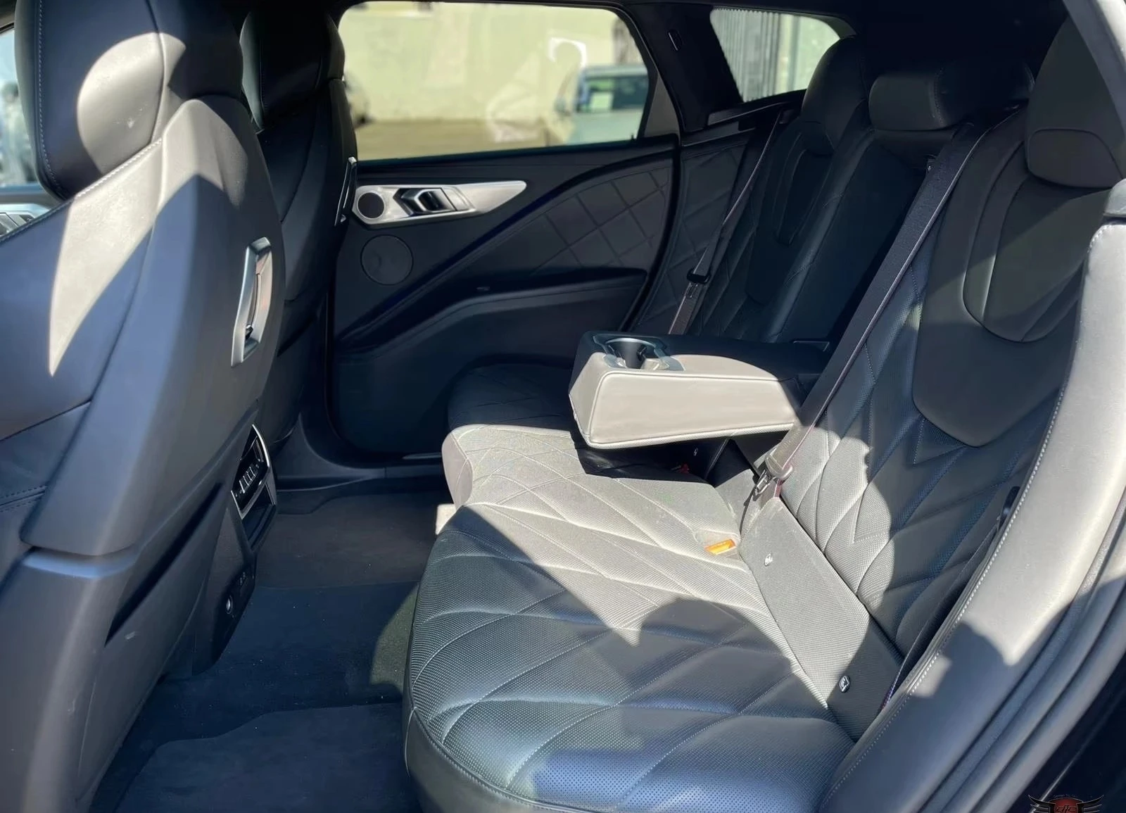 BMW XM 4.4 Hybrid xDrive, снимка 11 - Автомобили и джипове - 54360150