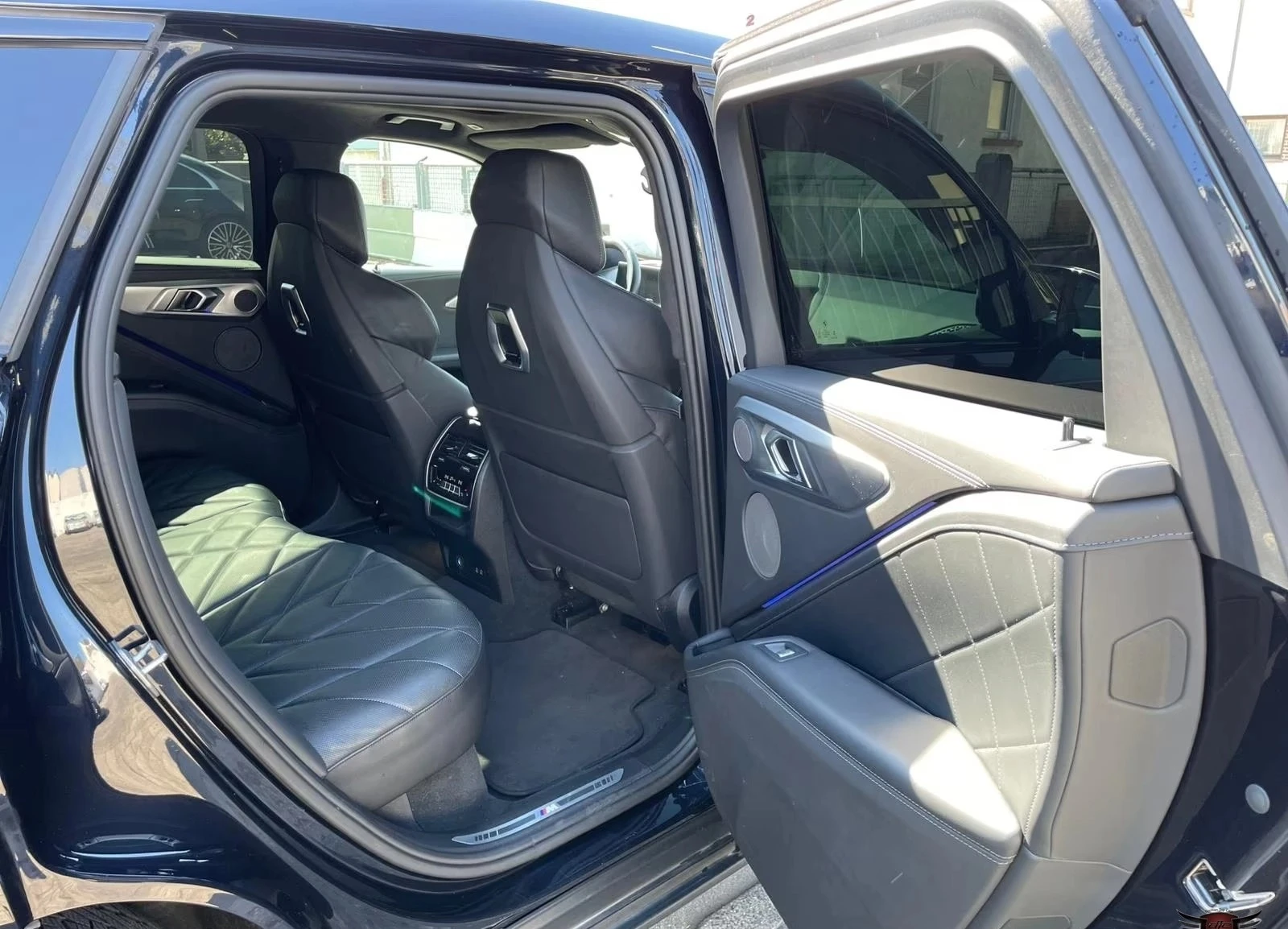 BMW XM 4.4 Hybrid xDrive, снимка 12 - Автомобили и джипове - 54360150