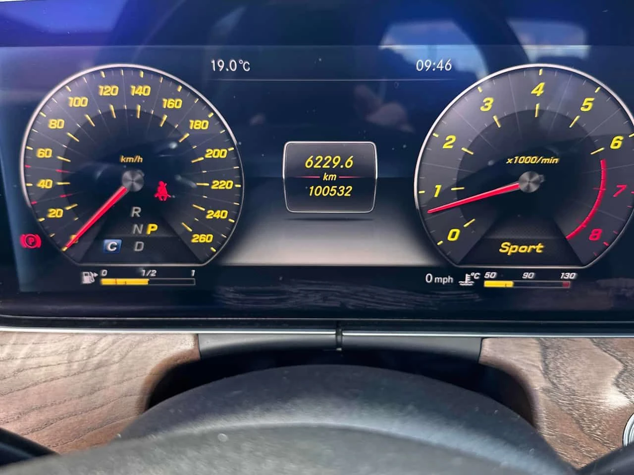 Mercedes-Benz E 400 CARFAX, снимка 8 - Автомобили и джипове - 54479650