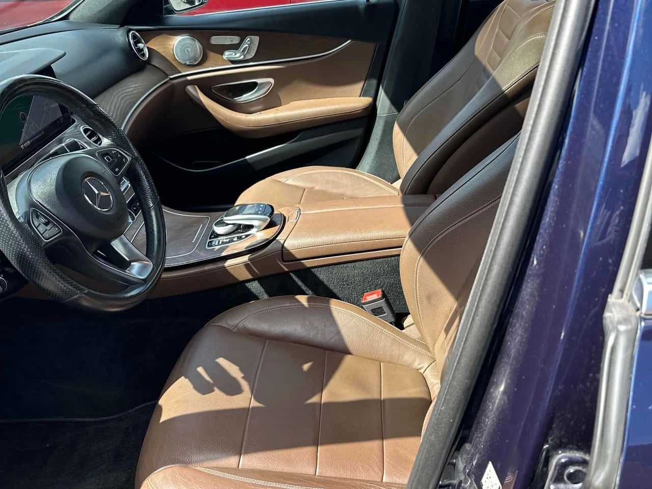 Mercedes-Benz E 400 CARFAX, снимка 16 - Автомобили и джипове - 54479650
