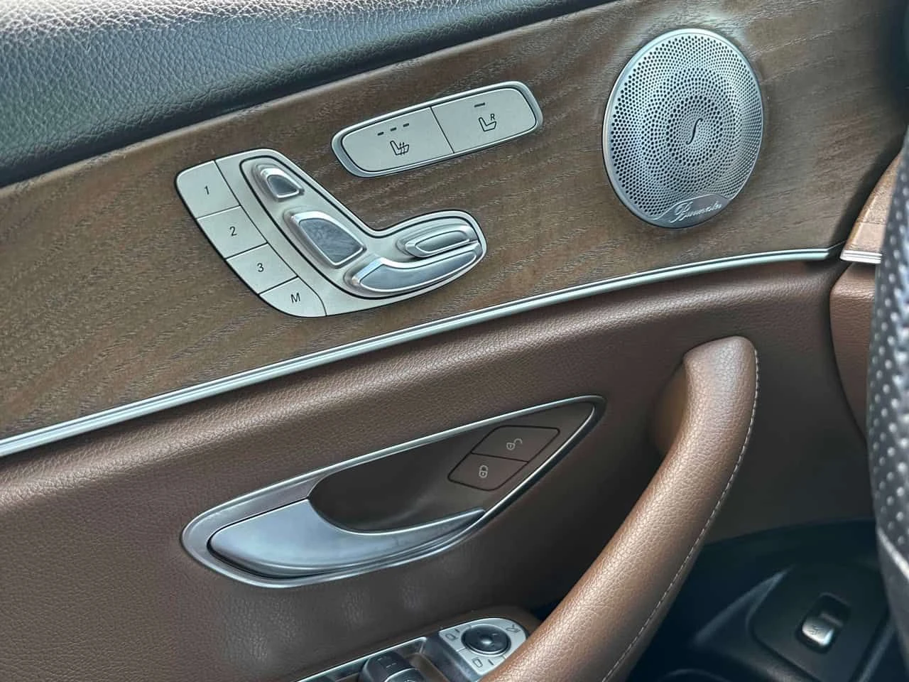 Mercedes-Benz E 400 CARFAX, снимка 15 - Автомобили и джипове - 54479650
