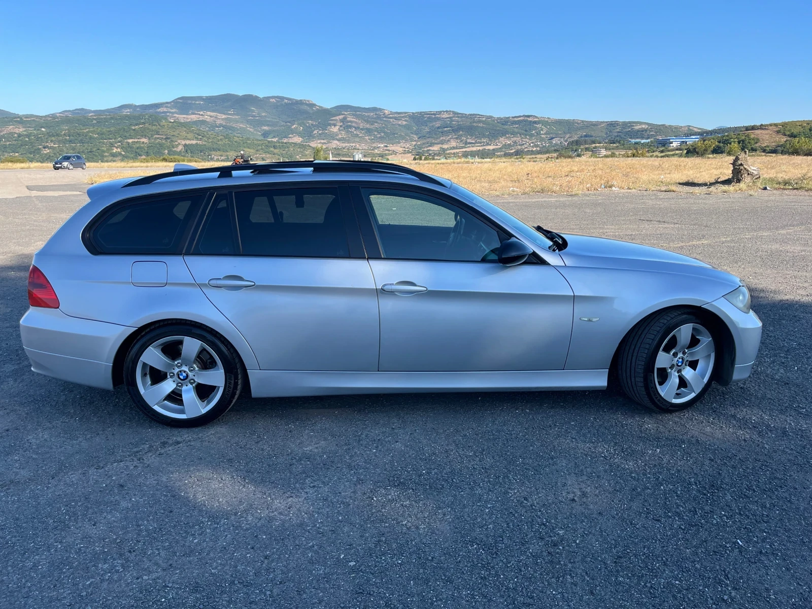 BMW 318 E91, снимка 8 - Автомобили и джипове - 55682862