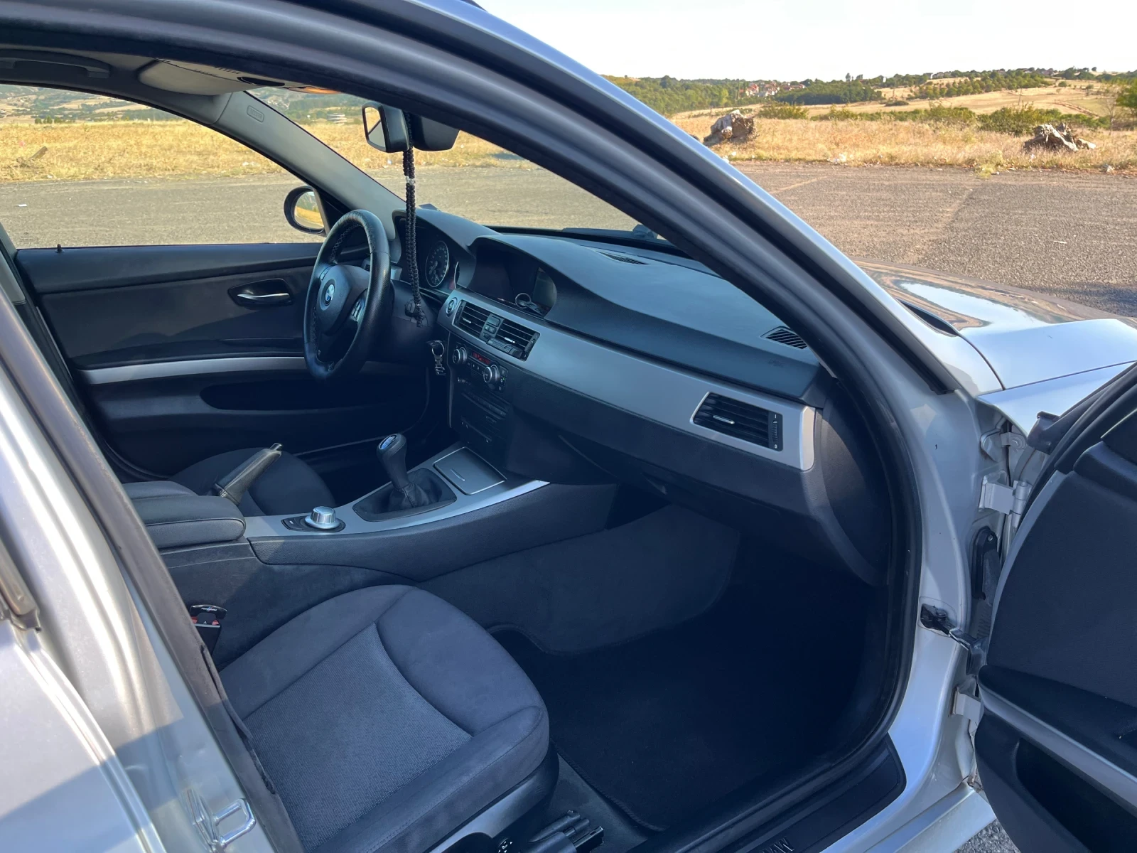 BMW 318 E91, снимка 11 - Автомобили и джипове - 55682862