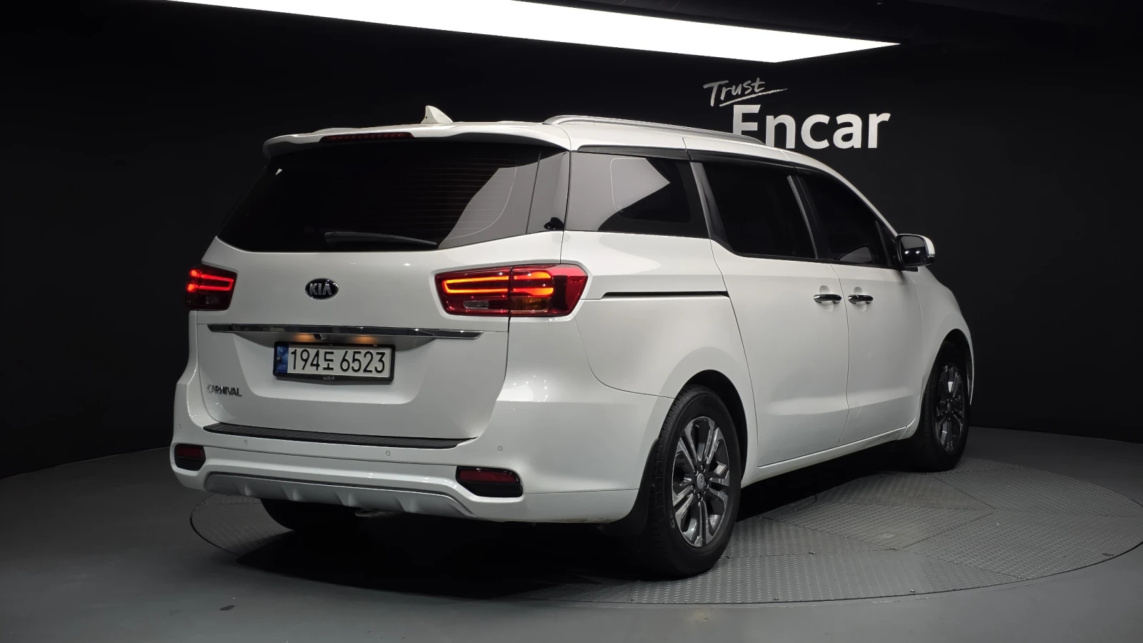 Kia Carnival ПОДГРЕВ ВОЛАН КРАЙНА ЦЕНА* encareu.com, снимка 2 - Автомобили и джипове - 56024653