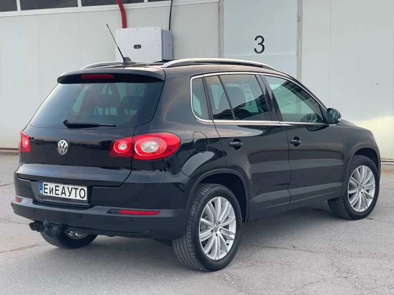 VW Tiguan 2.0TDI 4x4, снимка 8 - Автомобили и джипове - 52640539
