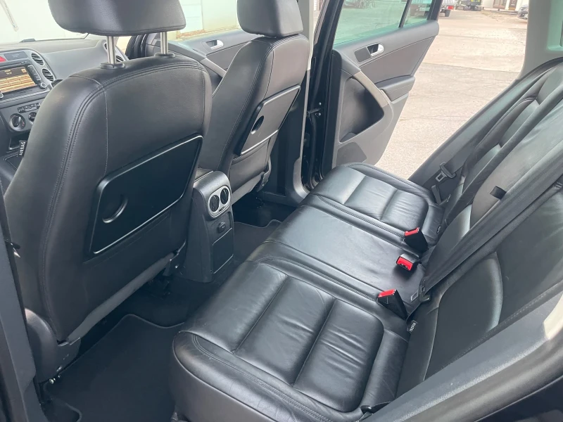 VW Tiguan 2.0TDI 4x4, снимка 11 - Автомобили и джипове - 52640539