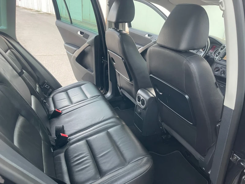 VW Tiguan 2.0TDI 4x4, снимка 12 - Автомобили и джипове - 52640539