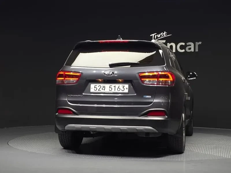 Kia Sorento, снимка 4 - Автомобили и джипове - 56689500