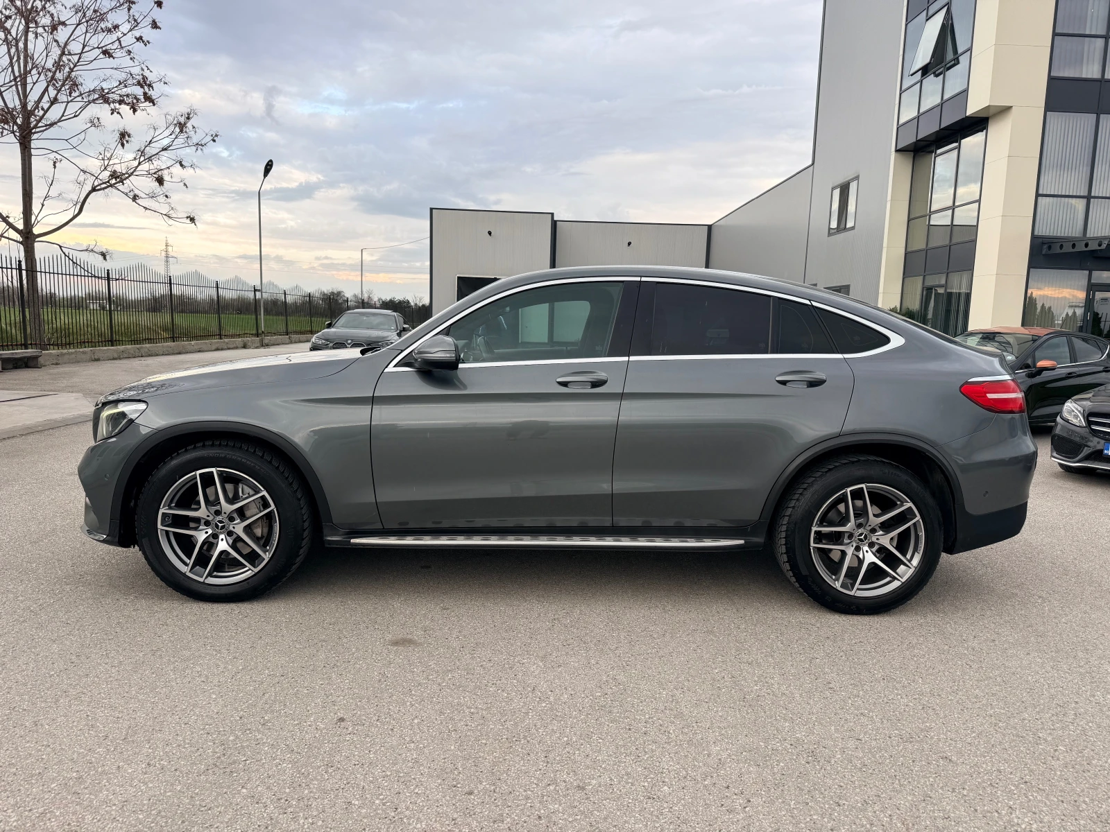 Mercedes-Benz GLC 220 COUPE/ EDITION 1 AMG/ 9G/ 4MATIC / NIGHT PACK /, снимка 2 - Автомобили и джипове - 54047381