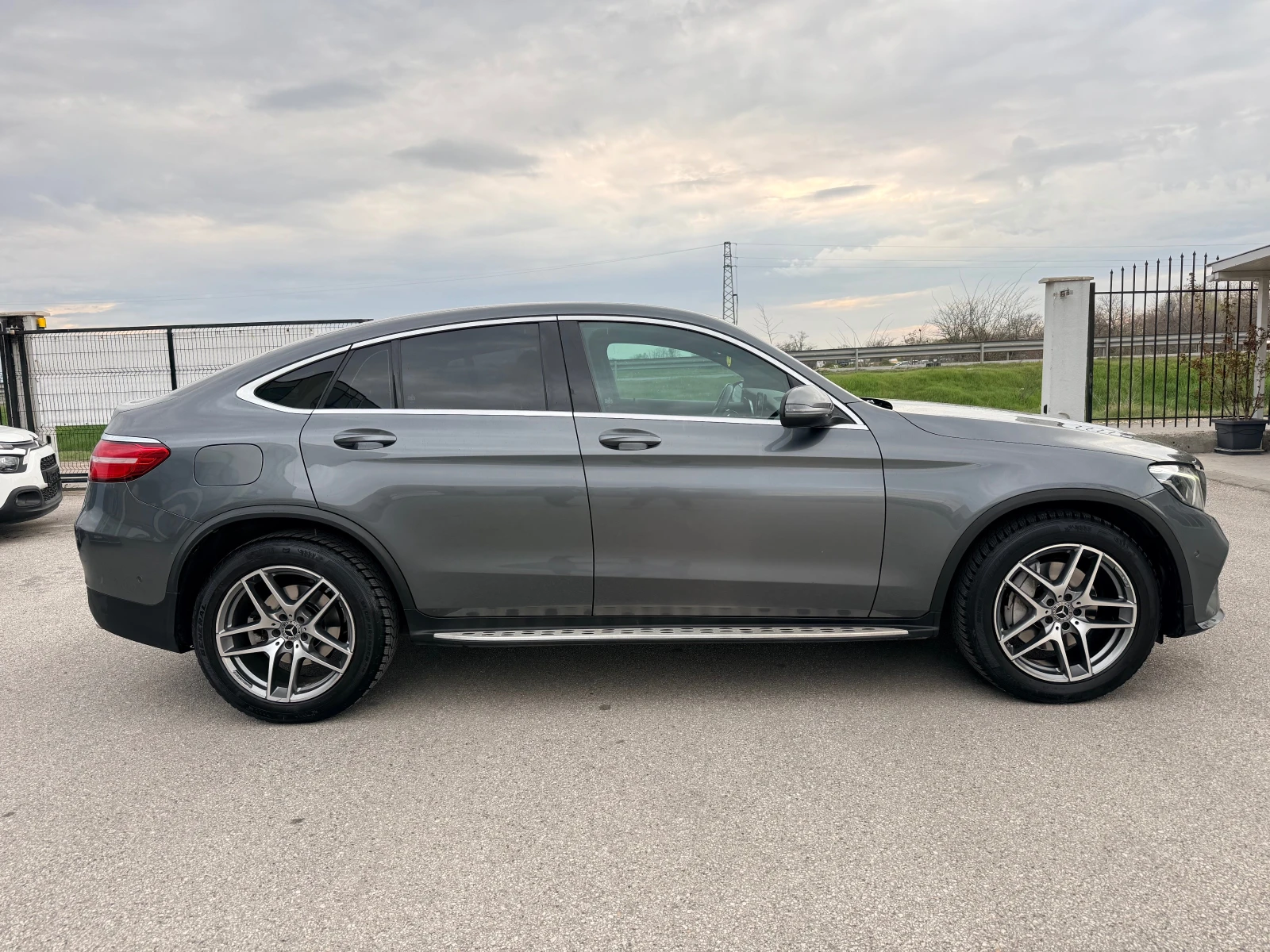 Mercedes-Benz GLC 220 COUPE/ EDITION 1 AMG/ 9G/ 4MATIC / NIGHT PACK /, снимка 6 - Автомобили и джипове - 54047381
