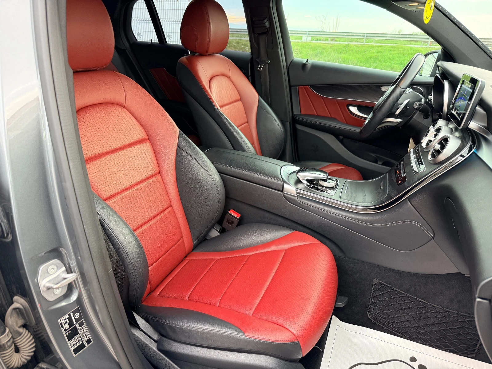 Mercedes-Benz GLC 220 COUPE/ EDITION 1 AMG/ 9G/ 4MATIC / NIGHT PACK /, снимка 14 - Автомобили и джипове - 54047381