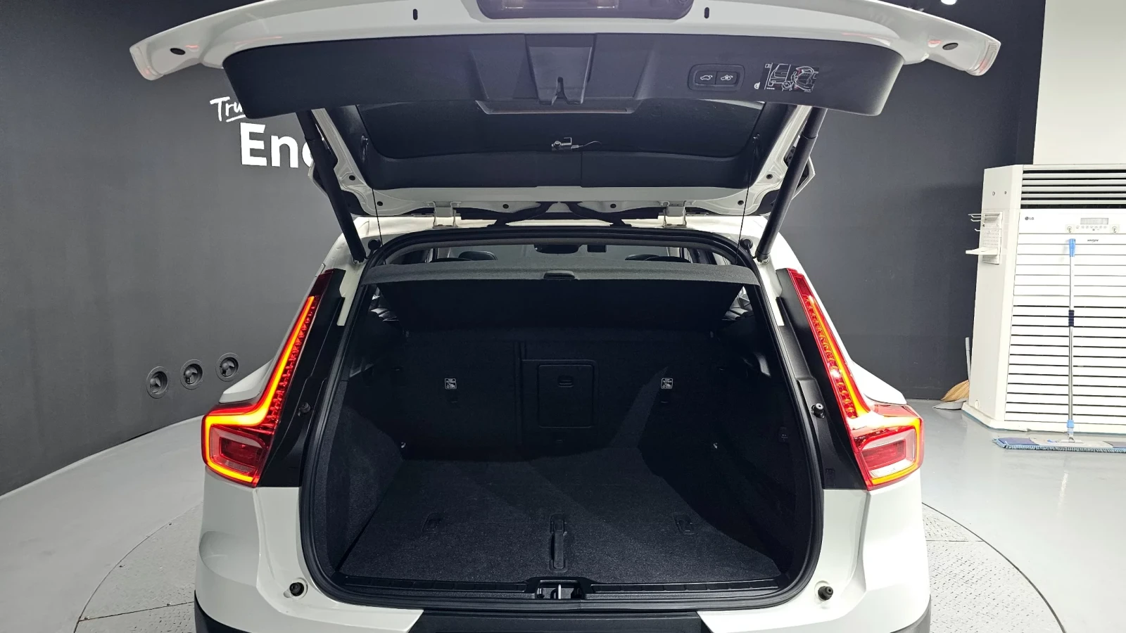 Volvo XC40 2019* PANO* DIGITAL* КРАЙНА ЦЕНА, снимка 15 - Автомобили и джипове - 54073129