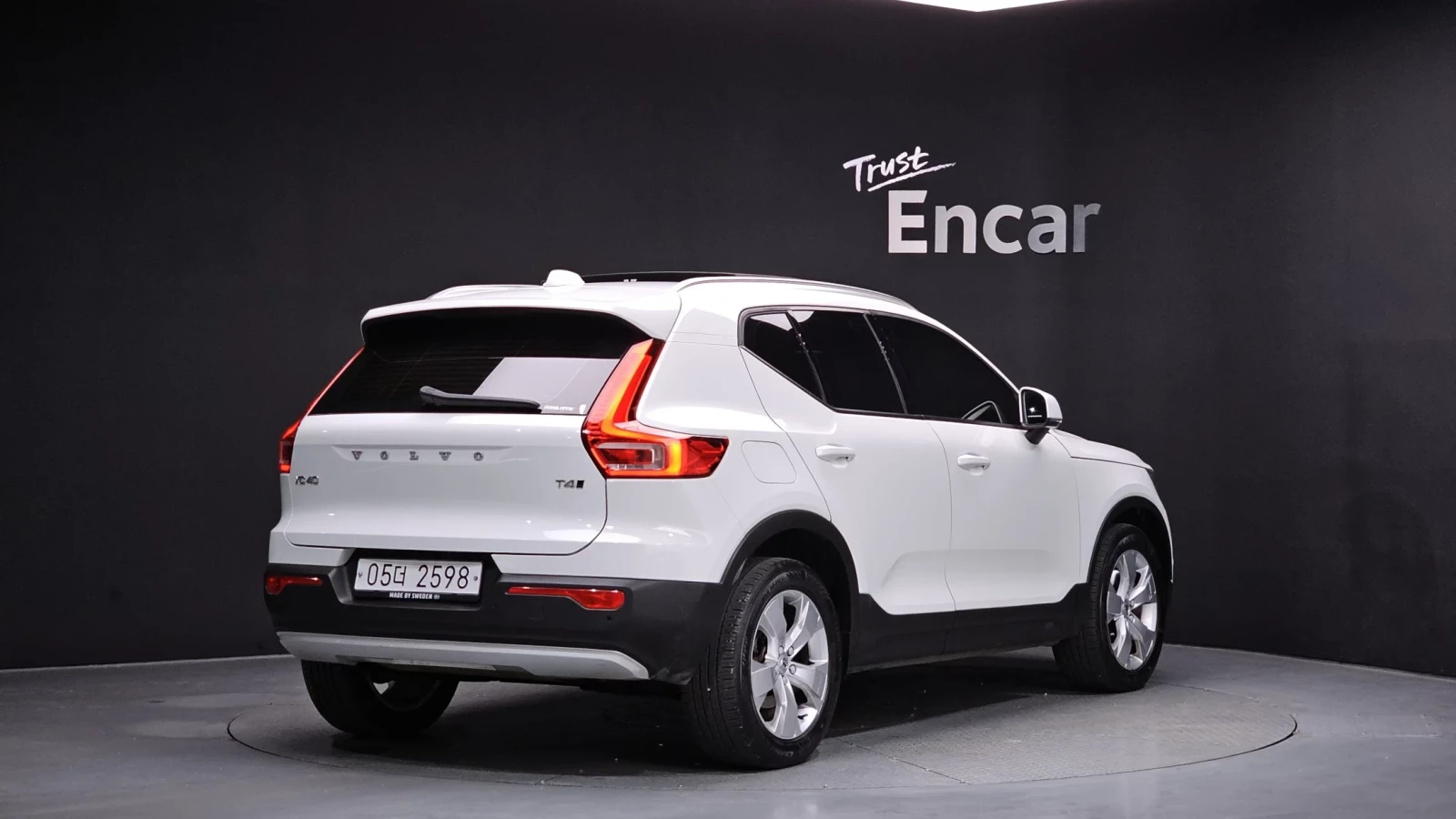 Volvo XC40 2019* PANO* DIGITAL* КРАЙНА ЦЕНА, снимка 4 - Автомобили и джипове - 54073129