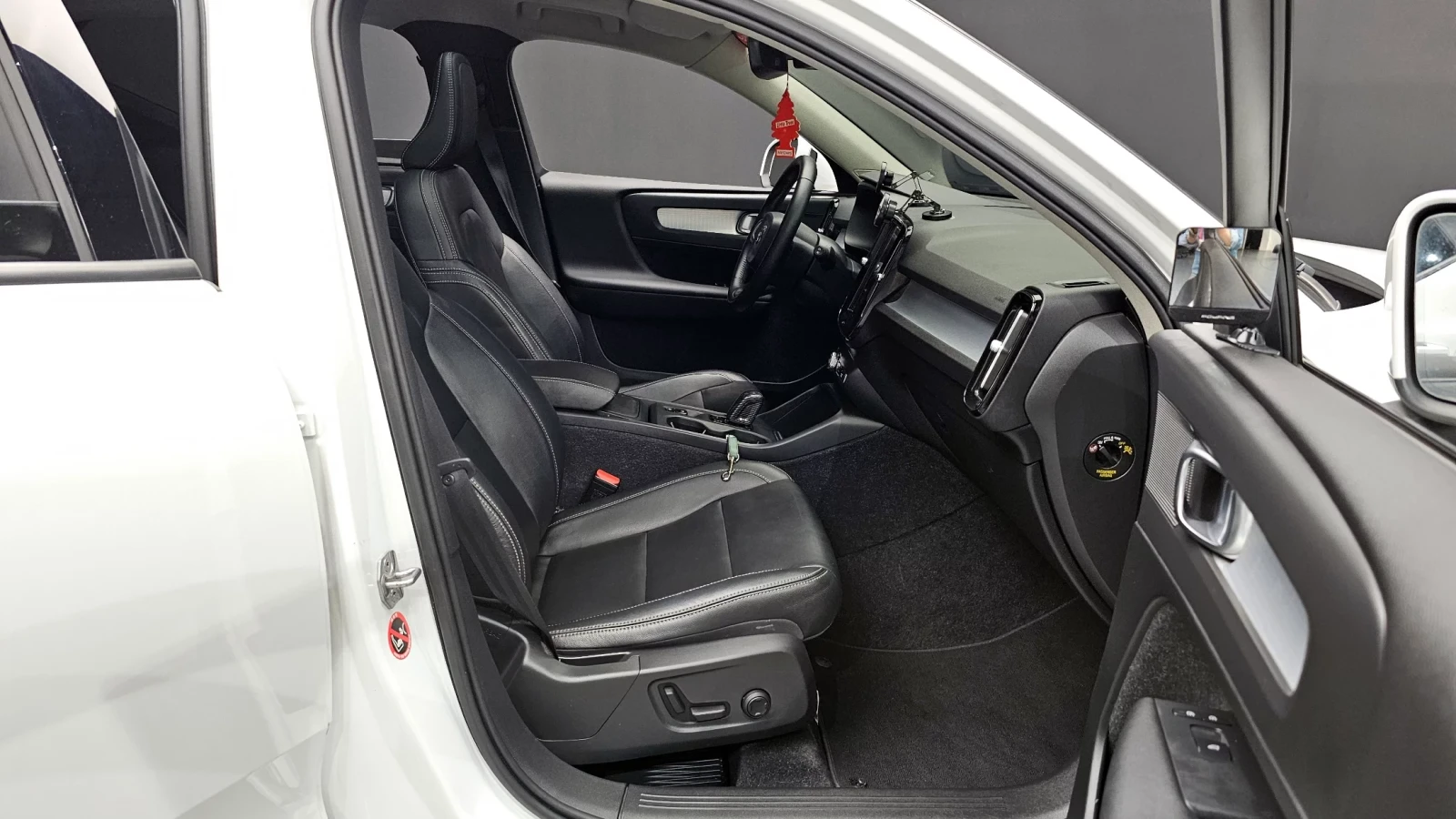 Volvo XC40 2019* PANO* DIGITAL* КРАЙНА ЦЕНА, снимка 12 - Автомобили и джипове - 54073129