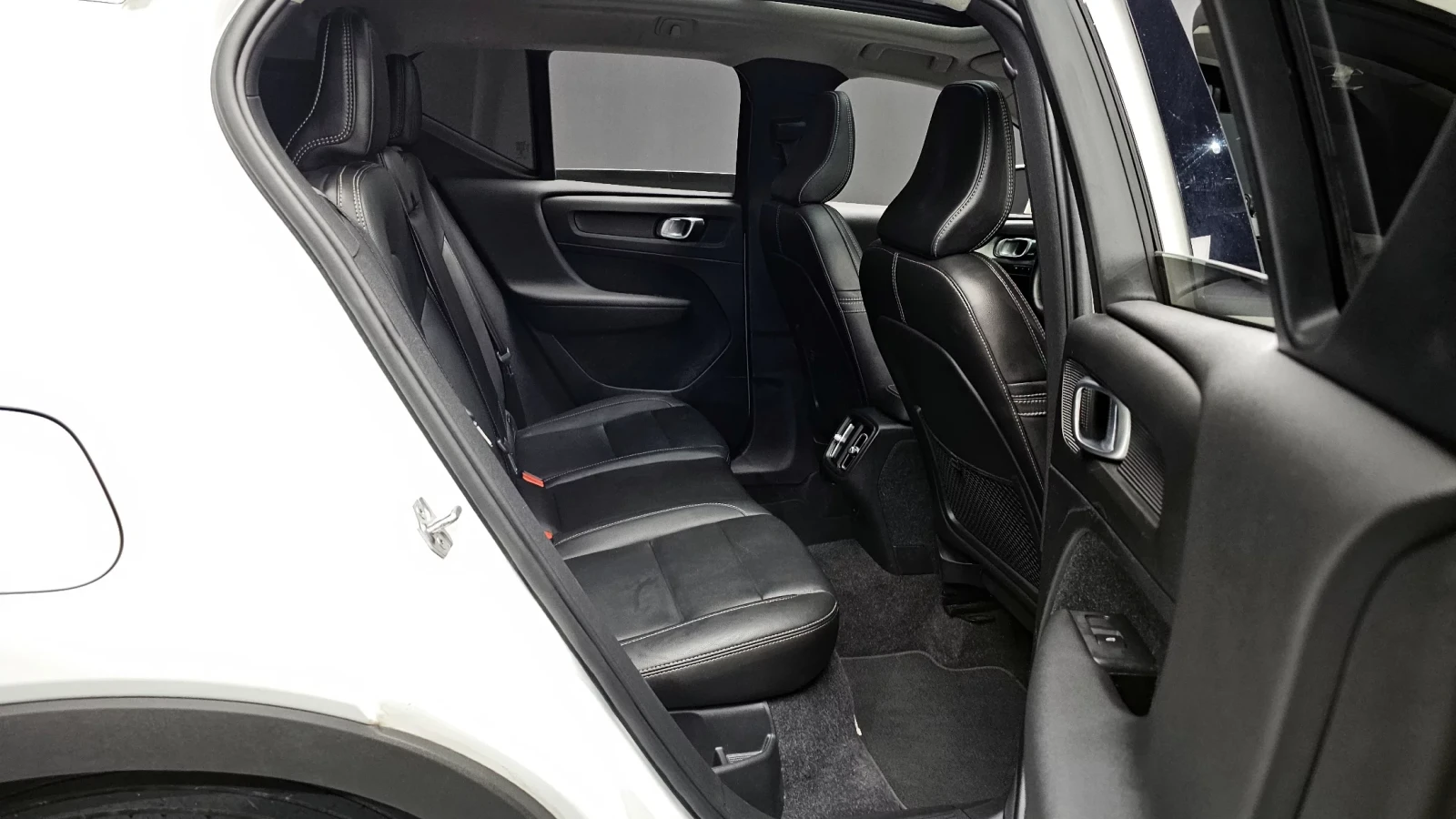 Volvo XC40 2019* PANO* DIGITAL* КРАЙНА ЦЕНА, снимка 14 - Автомобили и джипове - 54073129