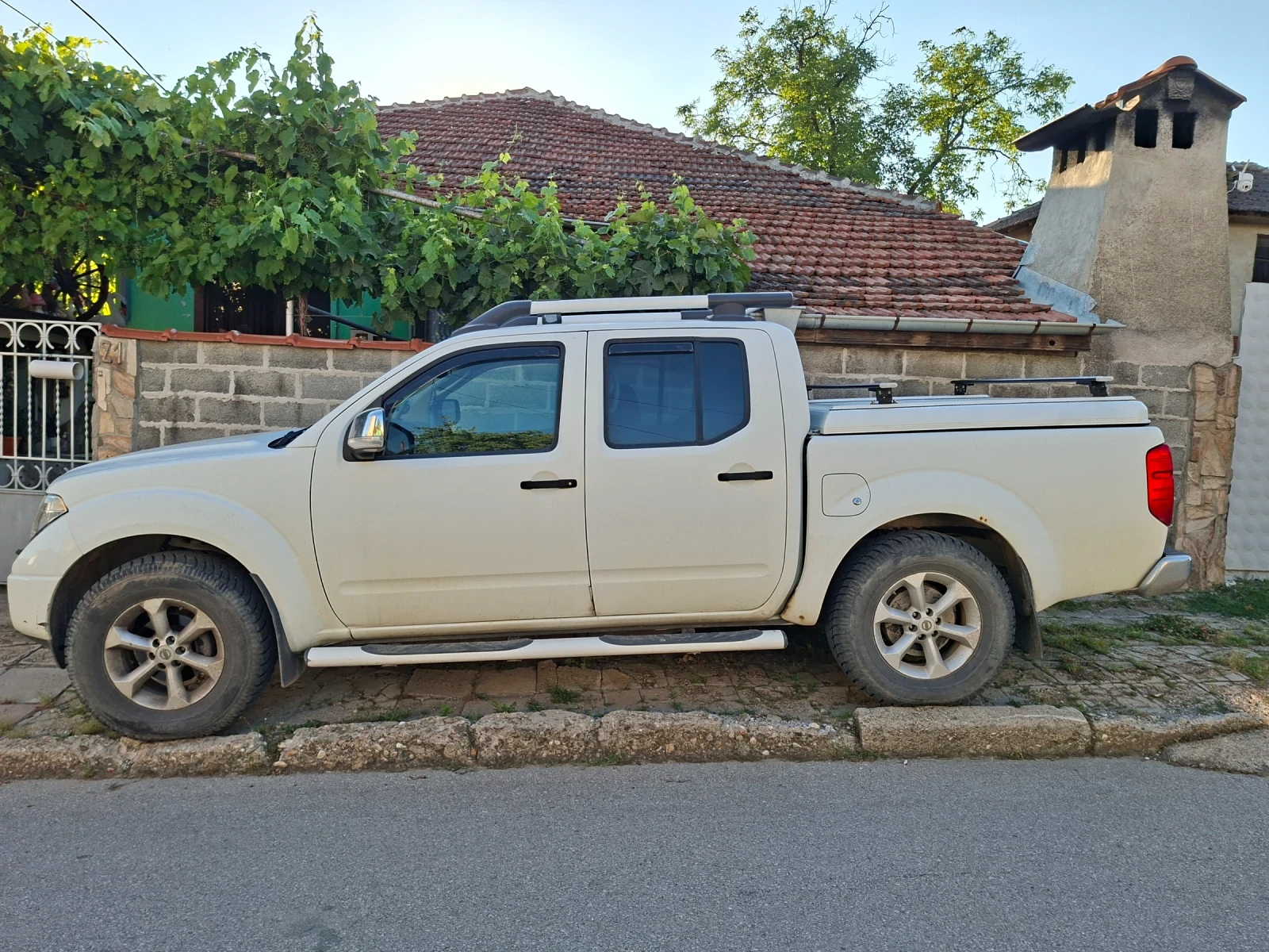 Nissan Navara, снимка 2 - Автомобили и джипове - 55235941