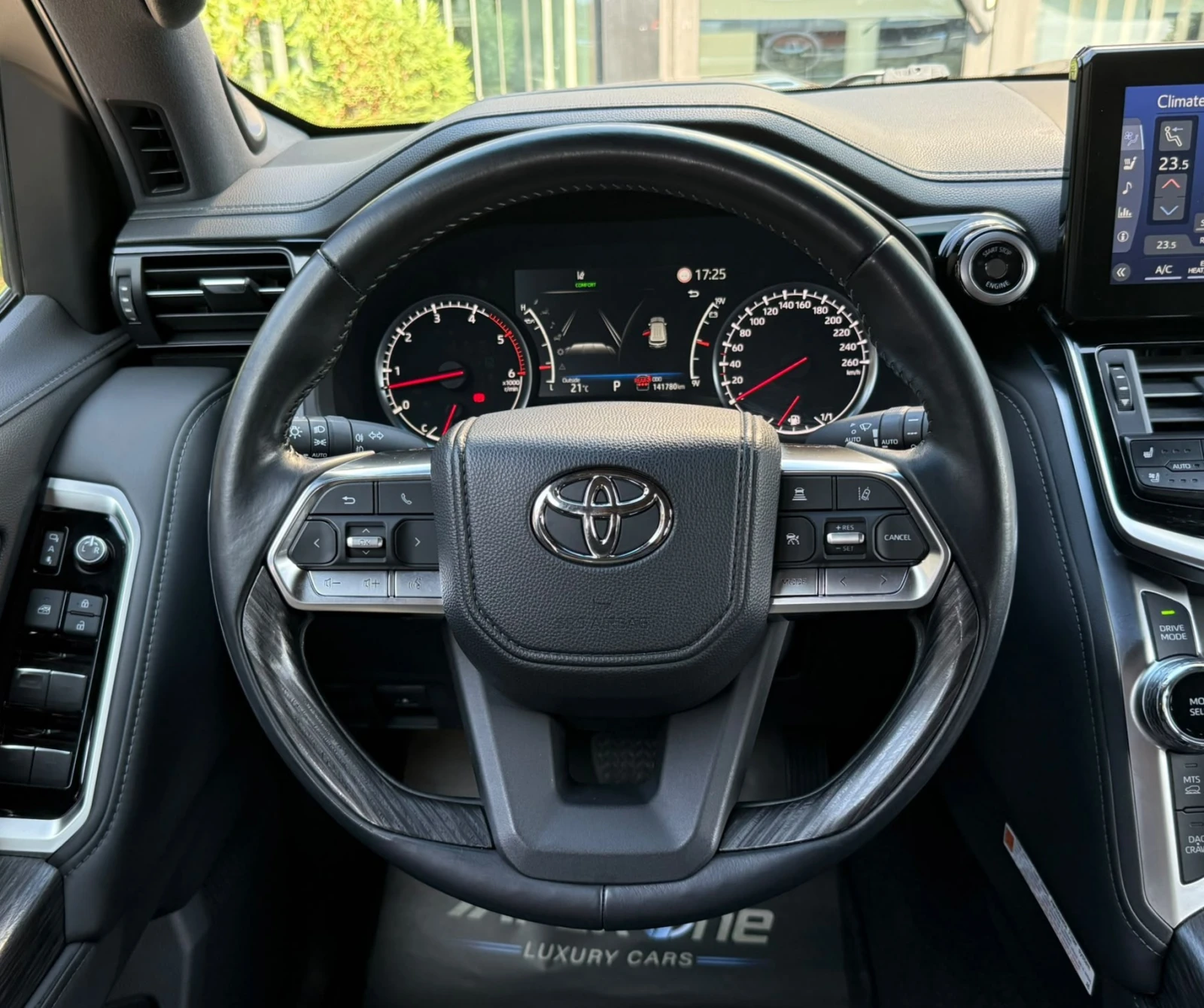 Toyota Land cruiser 70TH ANNIVERSARY 3.3 V6 300, снимка 8 - Автомобили и джипове - 55380165