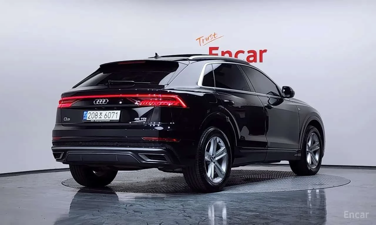 Audi Q8 | DISTRONIC | ПАНОРАМА | 360 | HUD | , снимка 2 - Автомобили и джипове - 55622474
