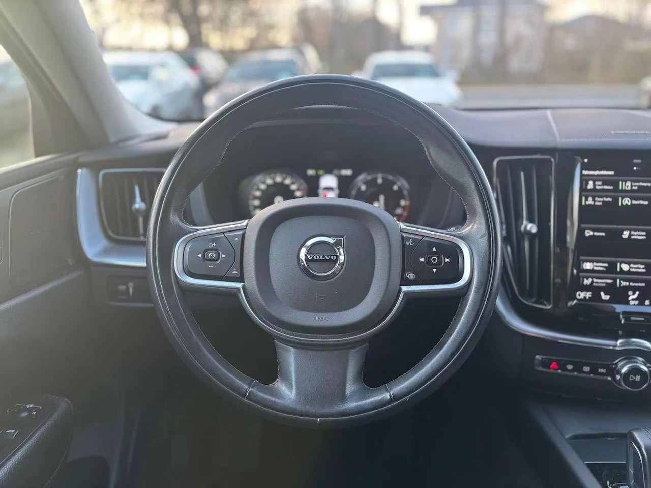 Volvo XC60 B4/MOMENTUM-PRO/197HP/CAM/H&K/LED/KLESS/CPLAY/625q, снимка 10 - Автомобили и джипове - 55739275