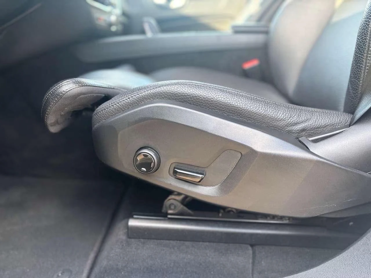 Volvo XC60 B4/MOMENTUM-PRO/197HP/CAM/H&K/LED/KLESS/CPLAY/625q, снимка 14 - Автомобили и джипове - 55739275