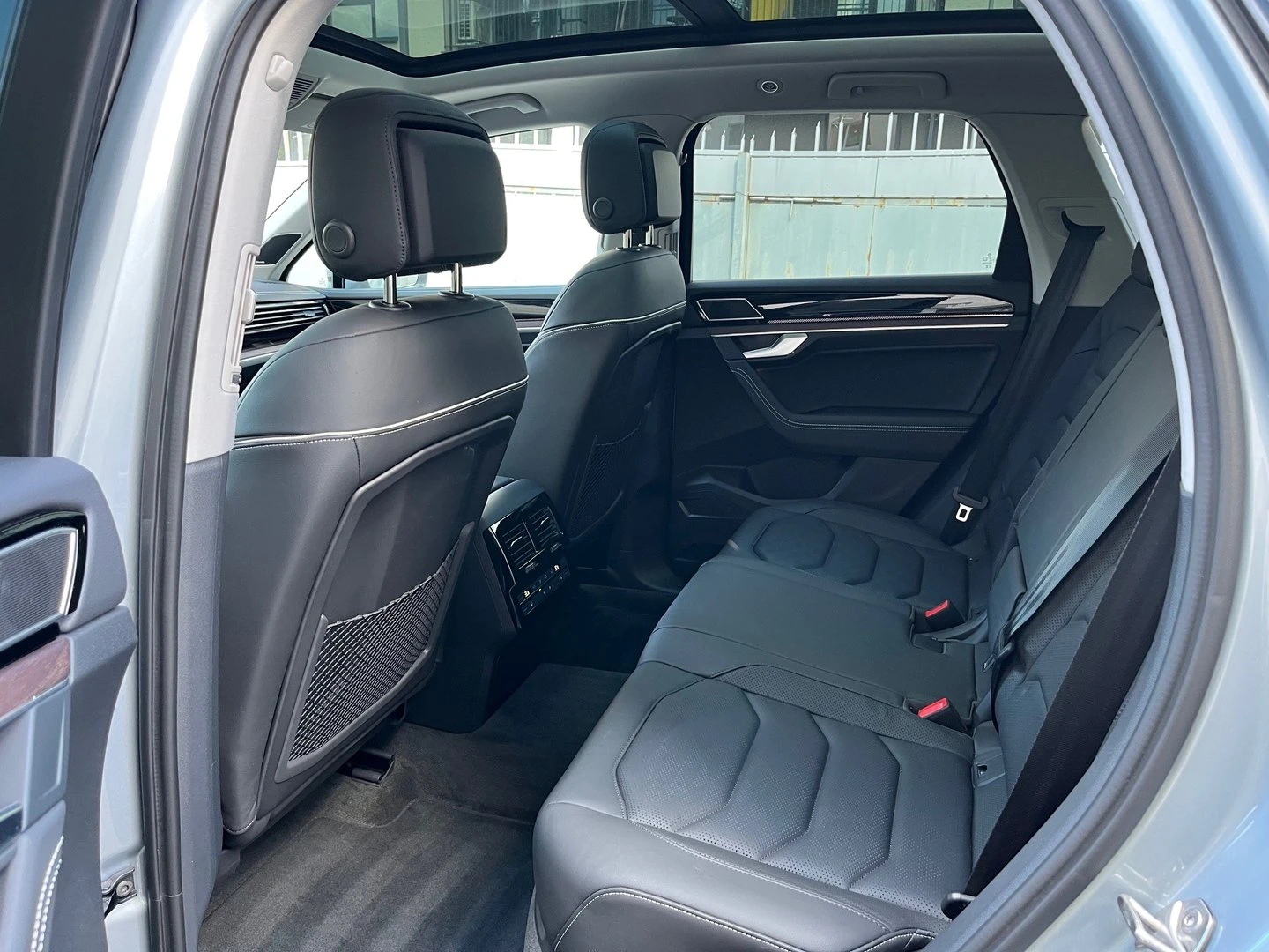VW Touareg, снимка 6 - Автомобили и джипове - 56420235