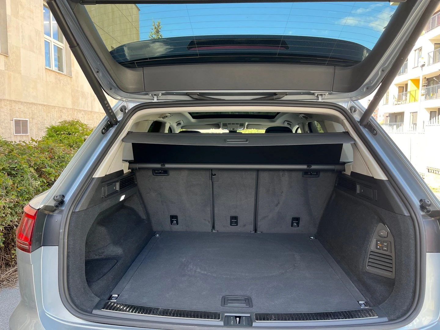 VW Touareg, снимка 4 - Автомобили и джипове - 56420235