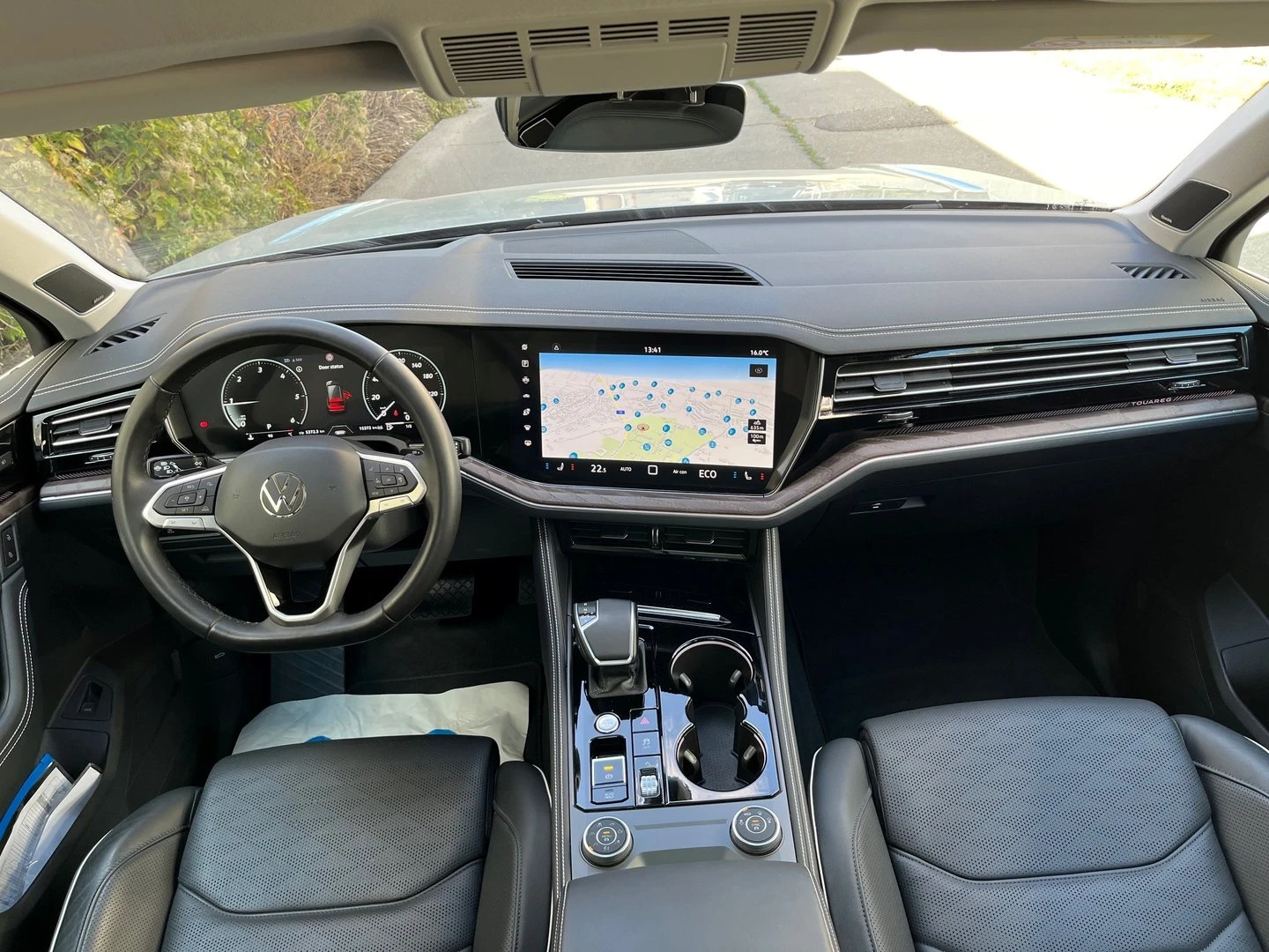 VW Touareg, снимка 9 - Автомобили и джипове - 56420235