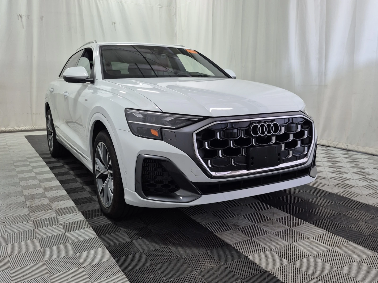 Audi Q8 3.0 TFSI  PROGRESSIV , снимка 2 - Автомобили и джипове - 56440379