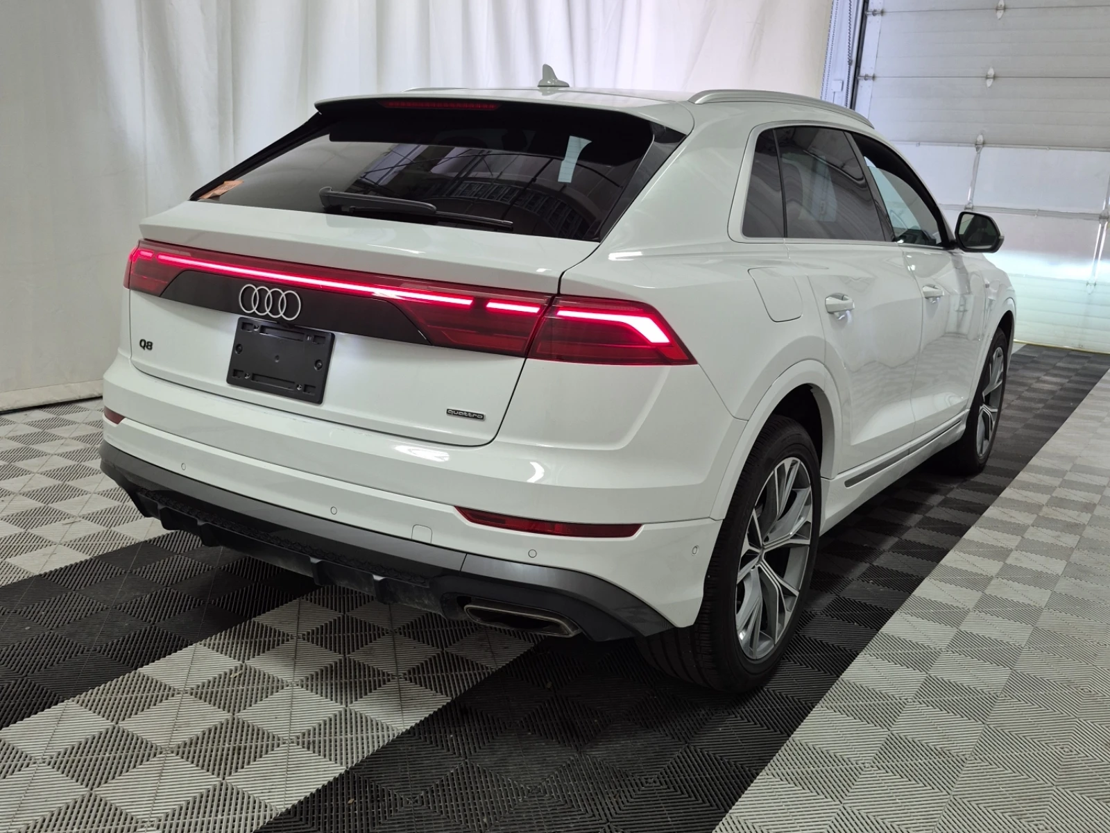 Audi Q8 3.0 TFSI  PROGRESSIV , снимка 3 - Автомобили и джипове - 56440379