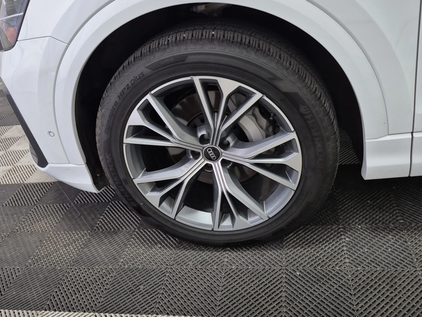 Audi Q8 3.0 TFSI  PROGRESSIV , снимка 6 - Автомобили и джипове - 56440379