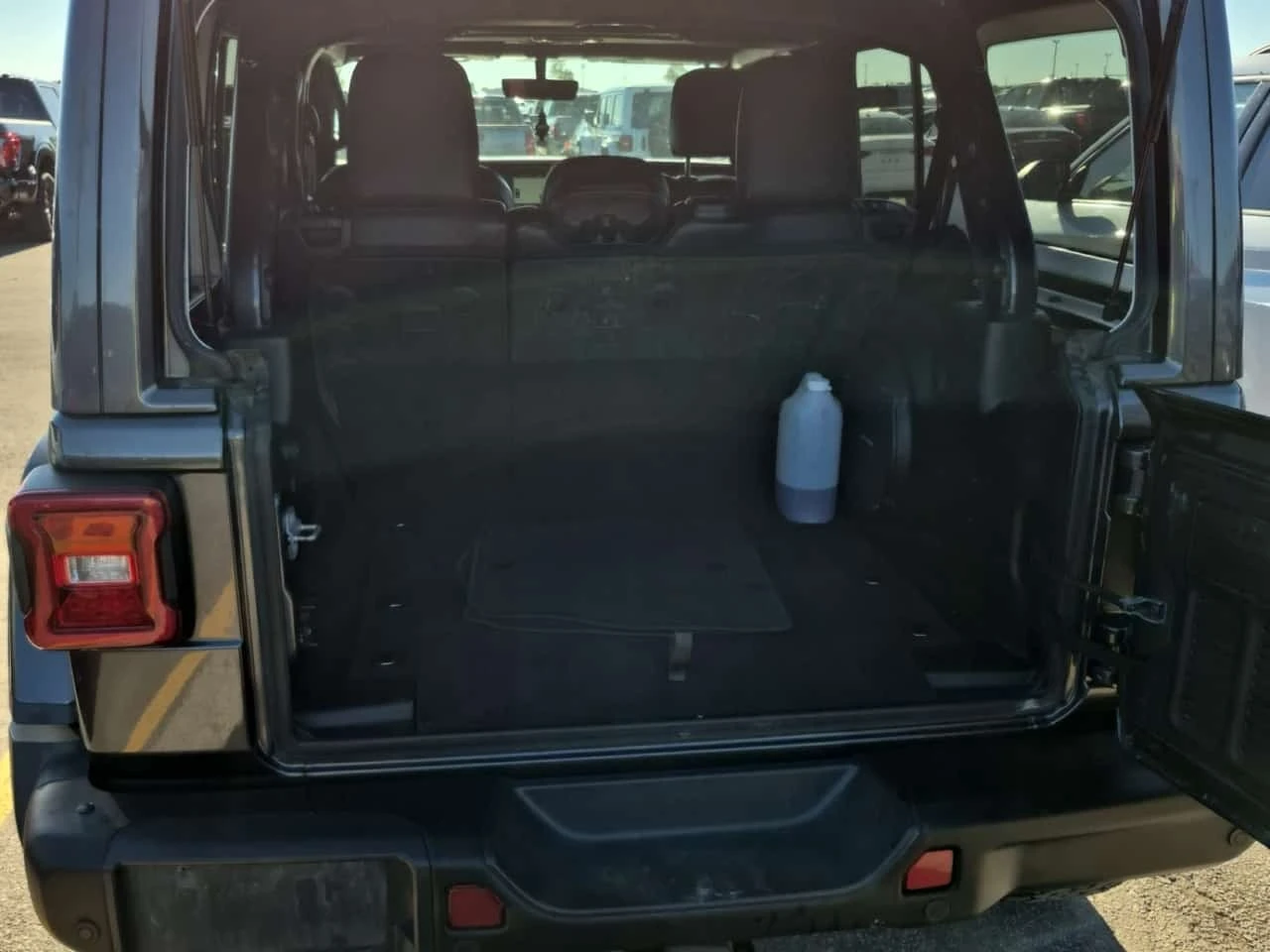 Jeep Wrangler * 4x4 Rubicon * BLIND SPOT * REMOTE START * , снимка 14 - Автомобили и джипове - 56626833