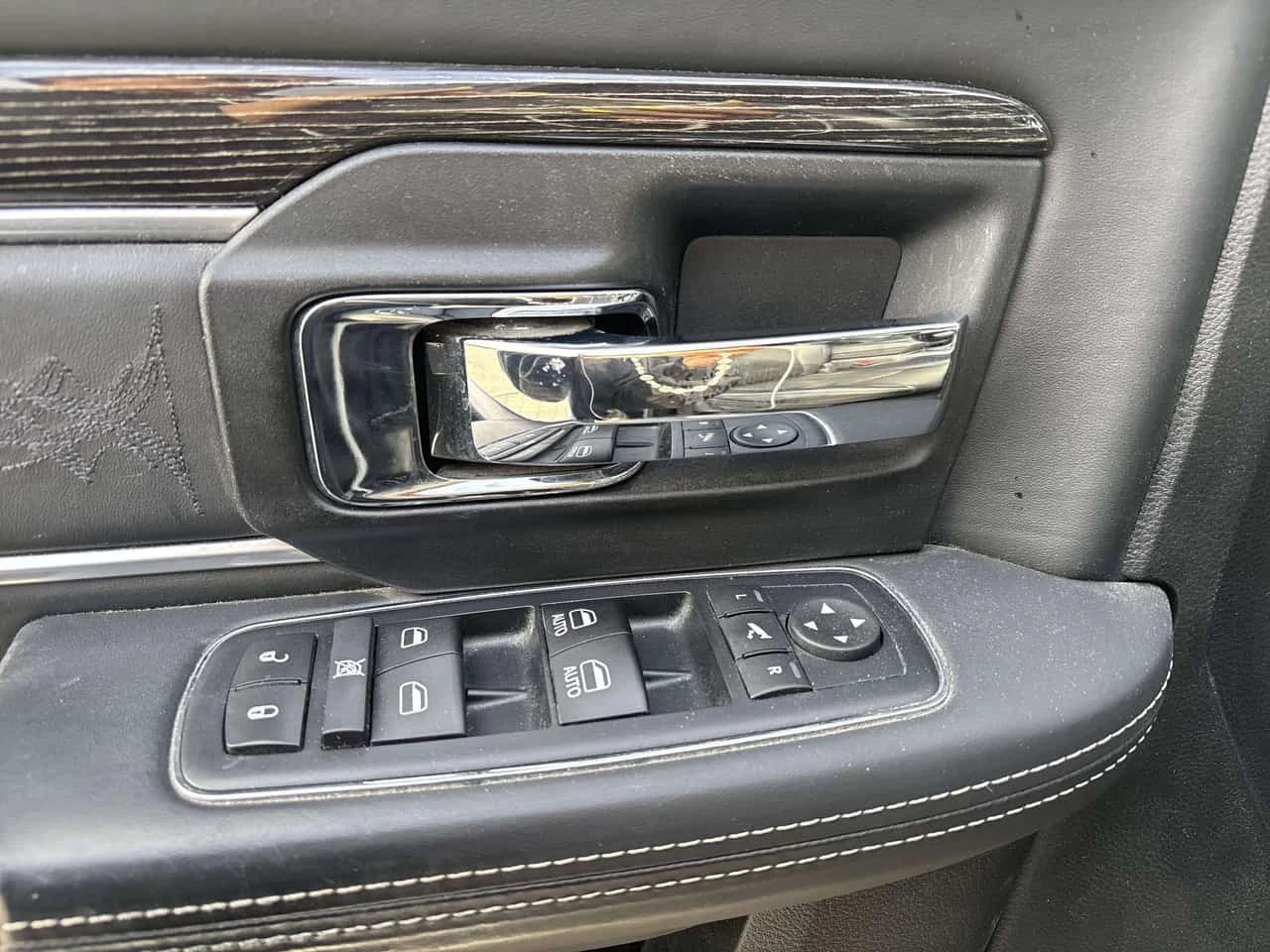 Dodge RAM 1500 * Limited | 4WD Crew Cab 140.5 | One owner, Well m | Mobile.bg � ����������� 12