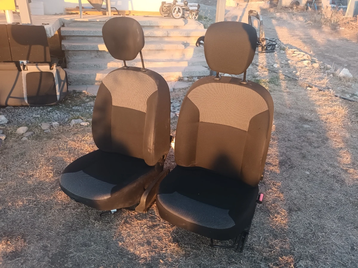 седалки,салон Дачия Докер 1.5дци
