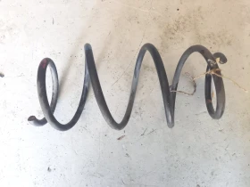 Пружина предна дясна Тойота Аурис 1.6Б (1)