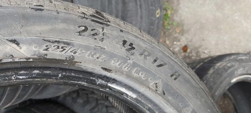 Гуми Зимни 225/45R17, снимка 4 - Гуми и джанти - 35608144