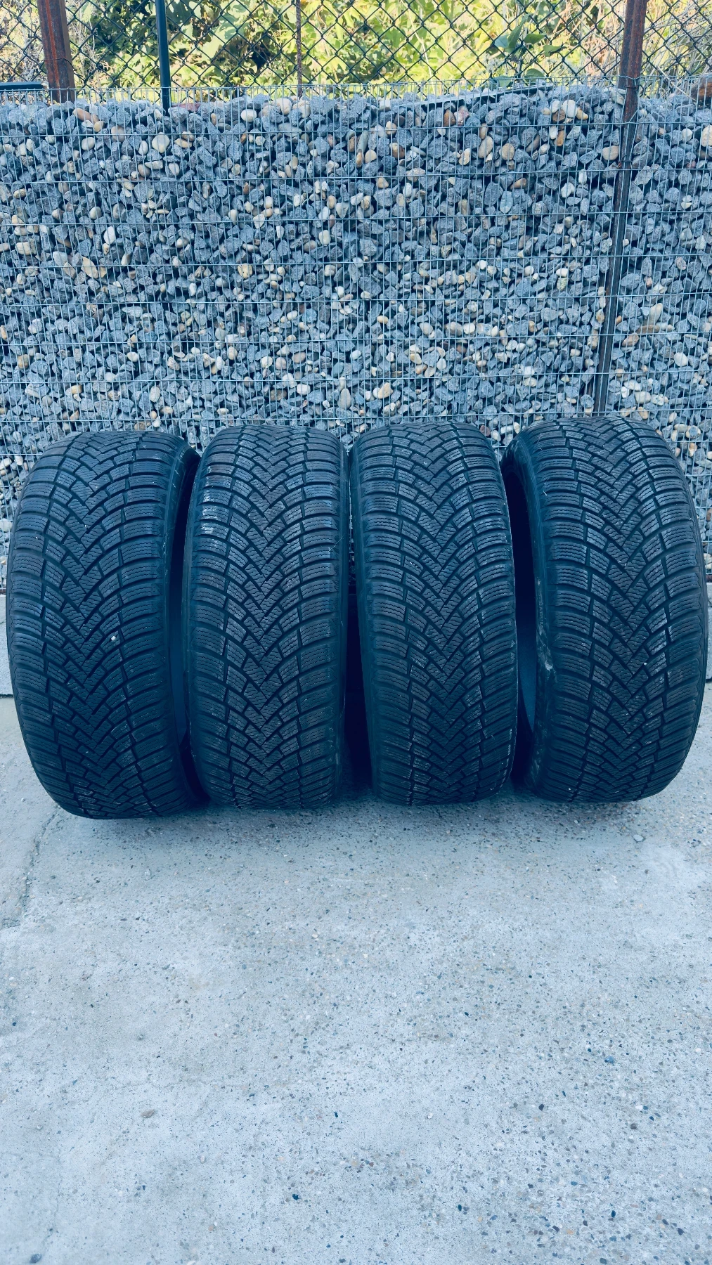 Гуми Зимни 235/50R19, снимка 12 - Гуми и джанти - 56151224