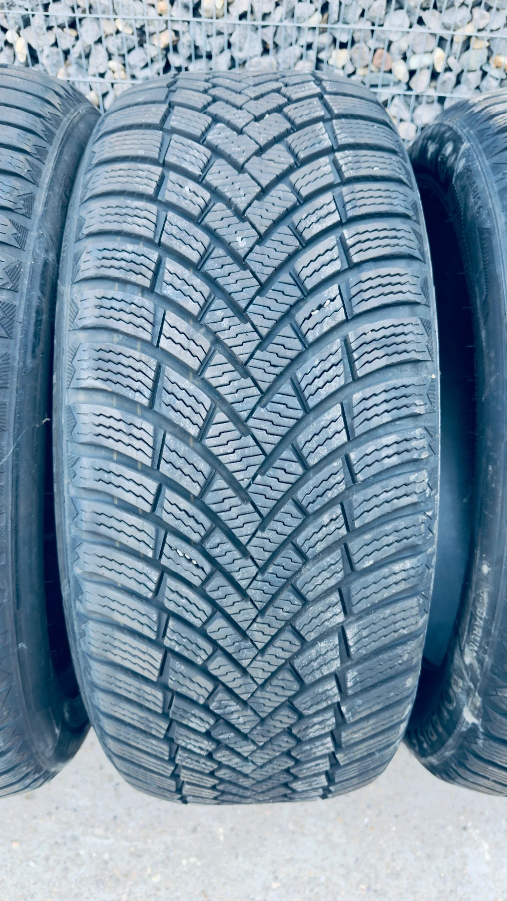 Гуми Зимни 235/50R19, снимка 5 - Гуми и джанти - 56151224
