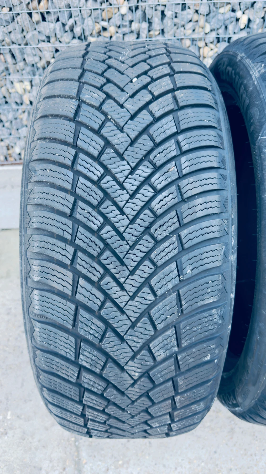 Гуми Зимни 235/50R19, снимка 7 - Гуми и джанти - 56151224