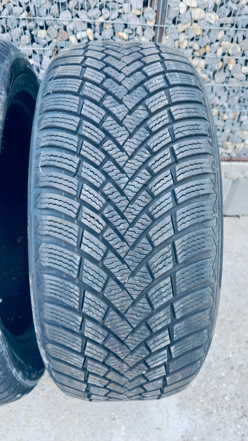 Гуми Зимни 235/50R19, снимка 4 - Гуми и джанти - 56151224