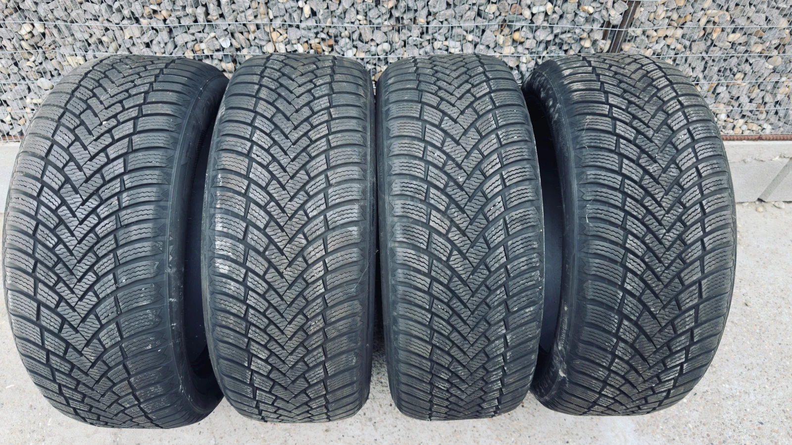 Гуми Зимни 235/50R19, снимка 3 - Гуми и джанти - 56151224