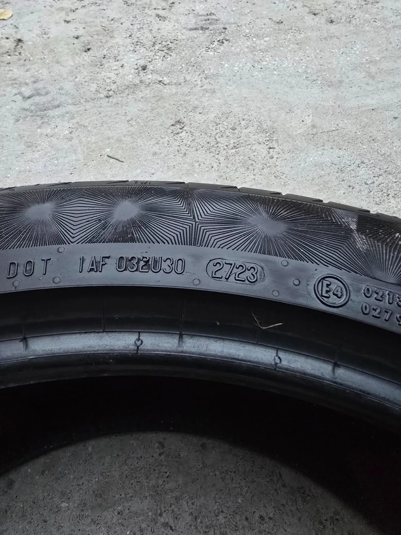 Гуми Летни 275/40R22, снимка 4 - Гуми и джанти - 56745118