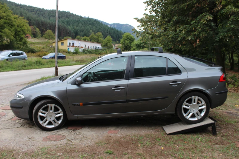 Renault Laguna 1.9 DCI Уникат, снимка 6 - Автомобили и джипове - 47403620