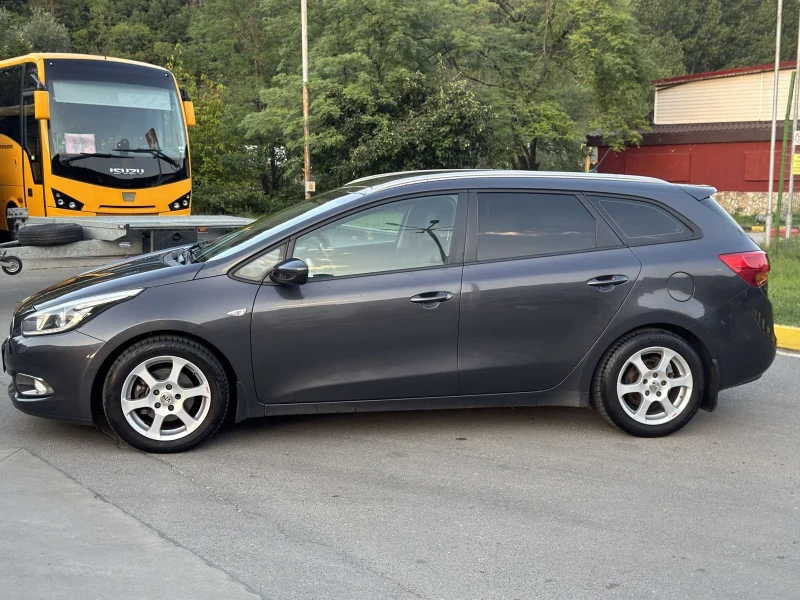 Kia Ceed 1.6CRDi Климатроник* EURO 5, снимка 9 - Автомобили и джипове - 51436099