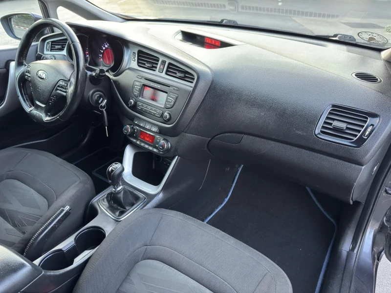 Kia Ceed 1.6CRDi Климатроник* EURO 5, снимка 14 - Автомобили и джипове - 51436099