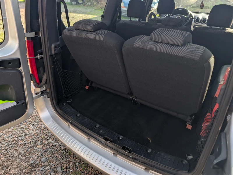 Dacia Logan 1.6i 7 места, снимка 13 - Автомобили и джипове - 52800134