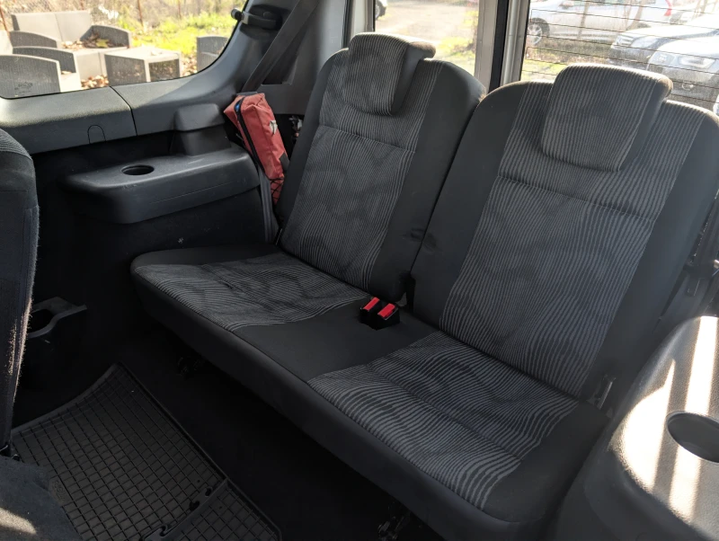 Dacia Logan 1.6i 7 места, снимка 12 - Автомобили и джипове - 52800134