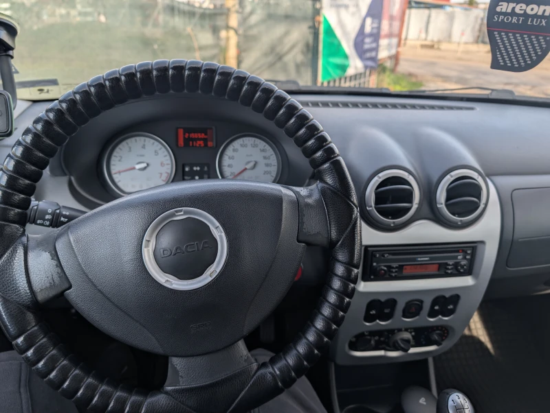 Dacia Logan 1.6i 7 места, снимка 8 - Автомобили и джипове - 52800134