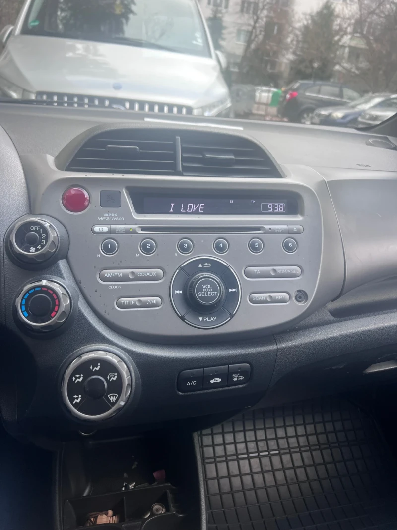 Honda Jazz Газ, снимка 9 - Автомобили и джипове - 52802226