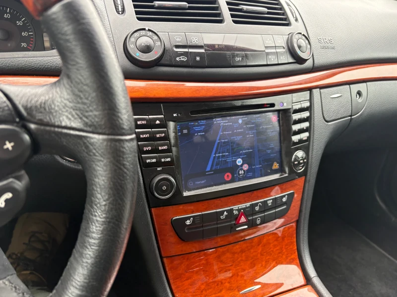 Mercedes-Benz E 280 7G Tronic, снимка 10 - Автомобили и джипове - 53111318