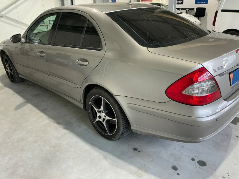 Mercedes-Benz E 280, снимка 6 - Автомобили и джипове - 53111318